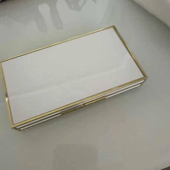 Tom Ford Winter 2018 Eye and Cheek Palette - Picture 2 of 3